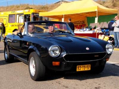 Fiat 124 Spider 2000 USA dutch licence registration 83-TS-SZ pic1