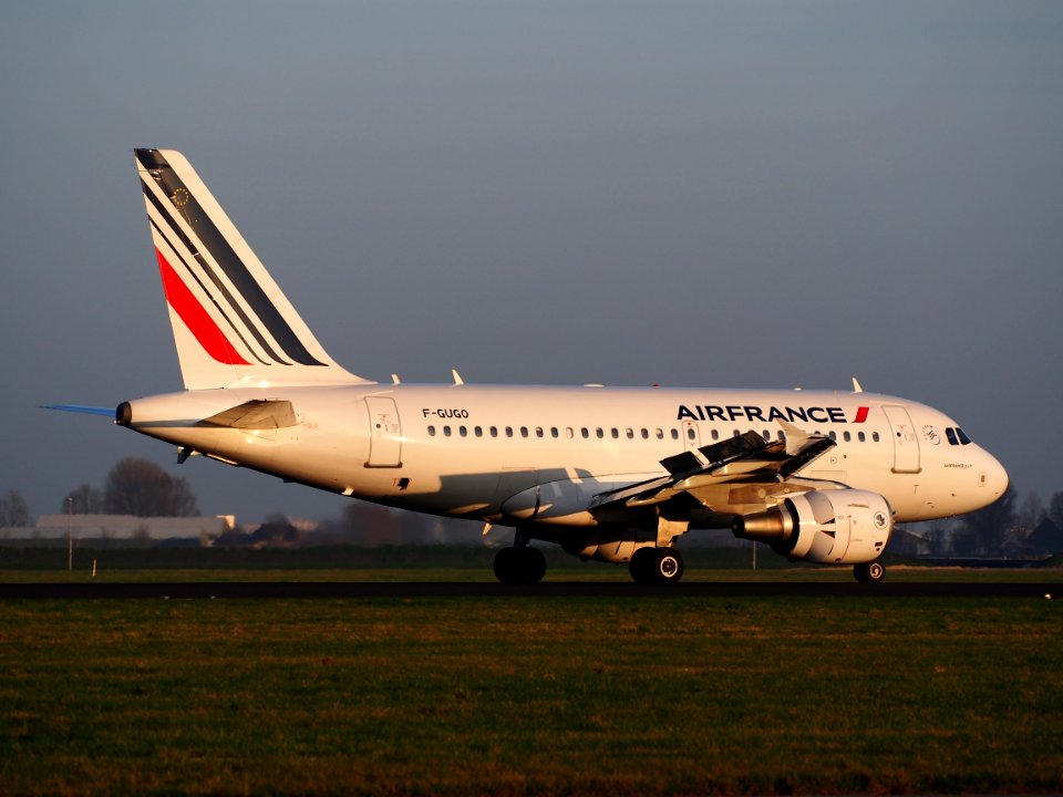 F-GUGO Air France Airbus A318-111, landing at Schiphol (AMS - EHAM), Netherlands, pic3