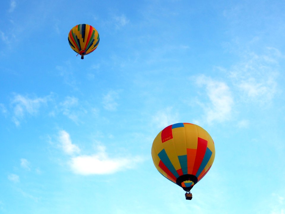 F-GUJL & F-HEHC hot air balloon take-off at Metz, France