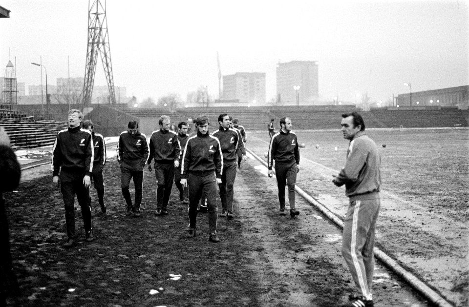 Feyenoord-spelers trainen in Warschau (Polen), Bestanddeelnr 923-4149