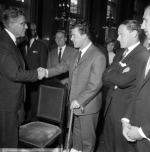 Feyenoordspelers op stadhuis ontvangen, burgemeester Thomassen en Kreijermaat, Bestanddeelnr 917-7071