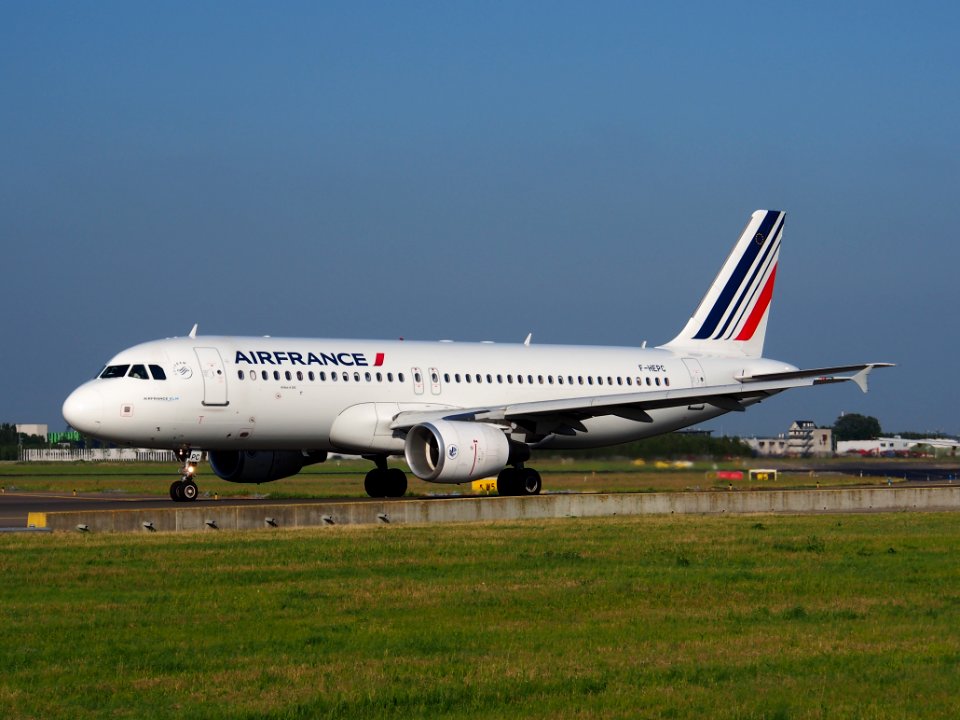 F-HEPC Air France Airbus A320-214 - cn 4267 taxiing 15july2013 pic-002