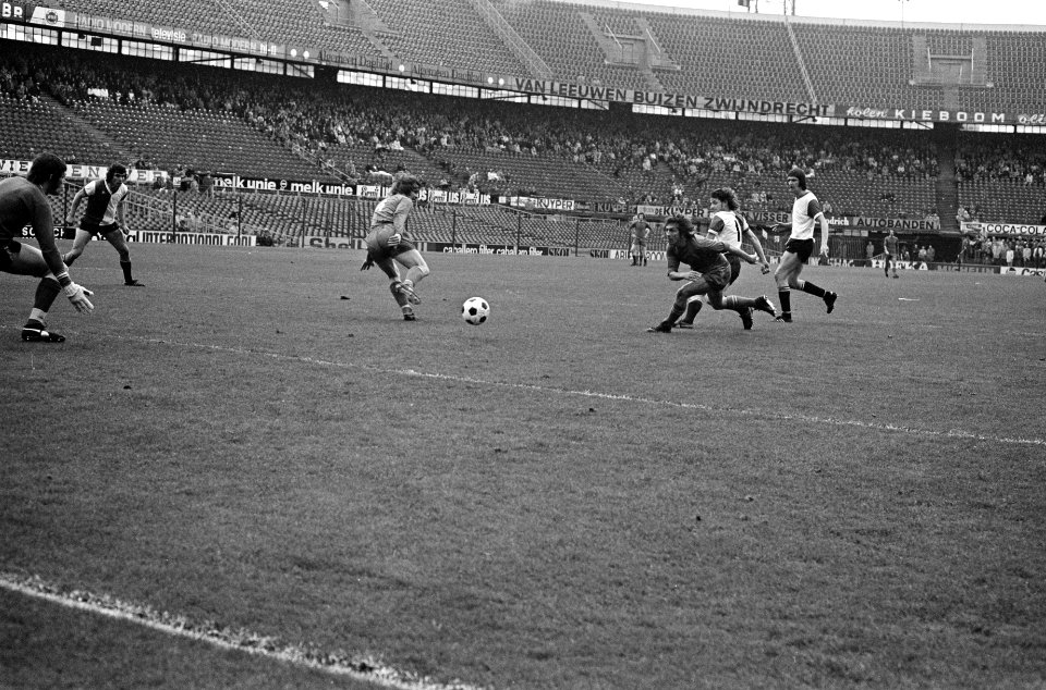 Feyenoord tegen FC Amsterdam 7-2, Kristensen scoort, en Flinkevleugel en Schoenm, Bestanddeelnr 926-3902