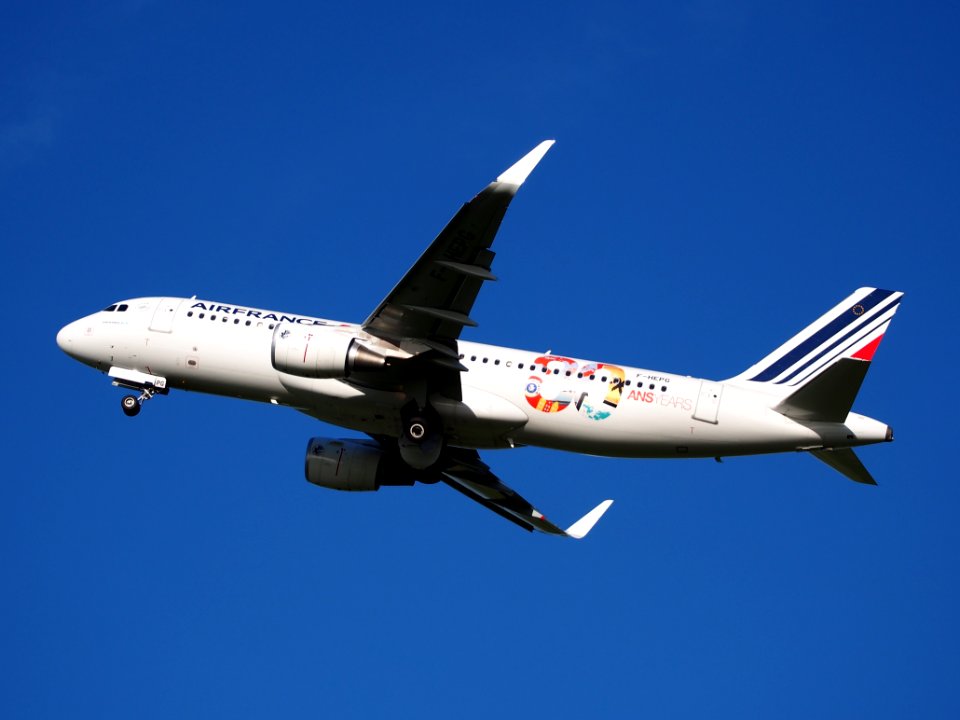 F-HEPG Air France Airbus A320-214(WL) takeoff from Schiphol (AMS - EHAM), The Netherlands, 11june2014, pic-2
