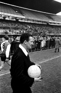 Feyenoord tegen Enschede 3-1 Scheidsrechter Leo Horn, Bestanddeelnr 915-7755