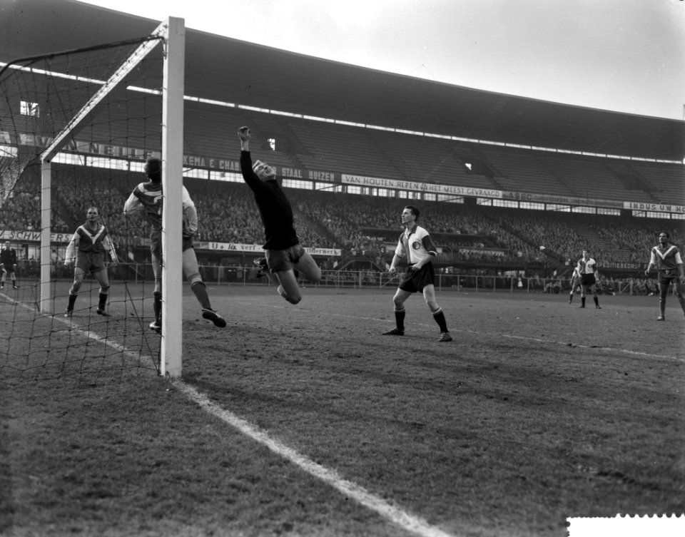 Feyenoord tegen Elinkwijk 3-1, aanval op het doel van Elinkwijk, Bestanddeelnr 912-1151