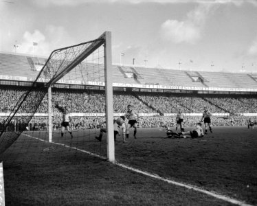 Feyenoord tegen DOS 3-0. Liptak, Koole, van der Gijp , Visser, van der Bogaert ,, Bestanddeelnr 913-4515