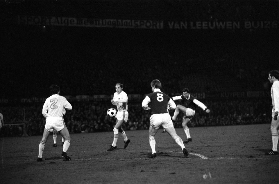 Feyenoord tegen Go Ahead 0-0. Wim van Hanegem in aktie, Bestanddeelnr 923-3904