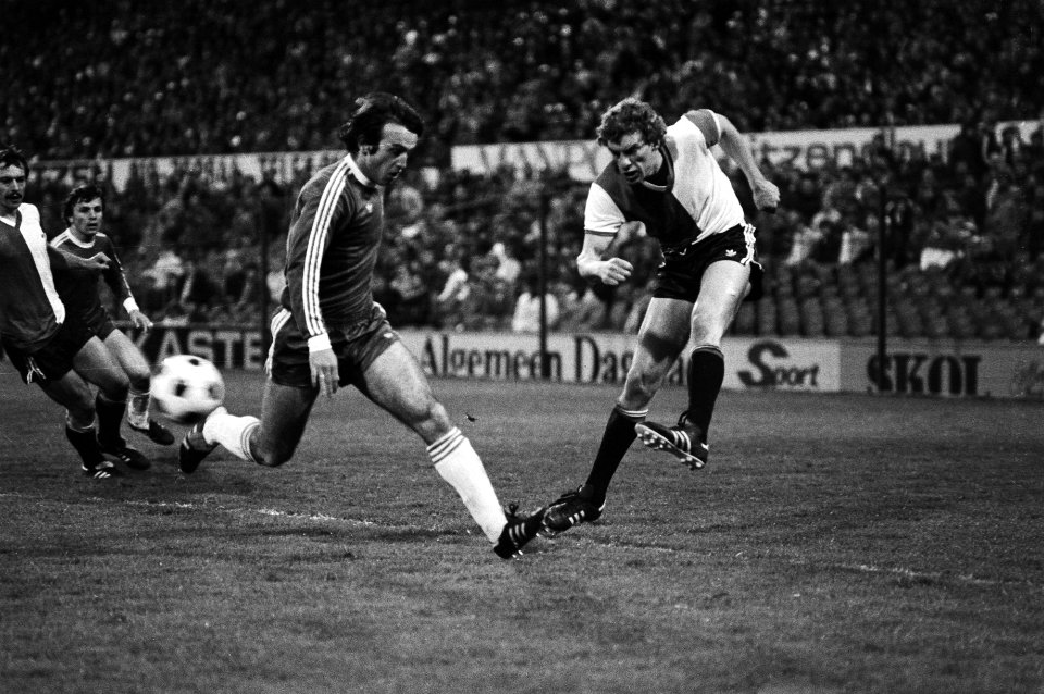 Feyenoord tegen Dynamo Tiflis 2-0 (Europacup-II), teleurgestelde Jan Peters verl, Bestanddeelnr 931-4443