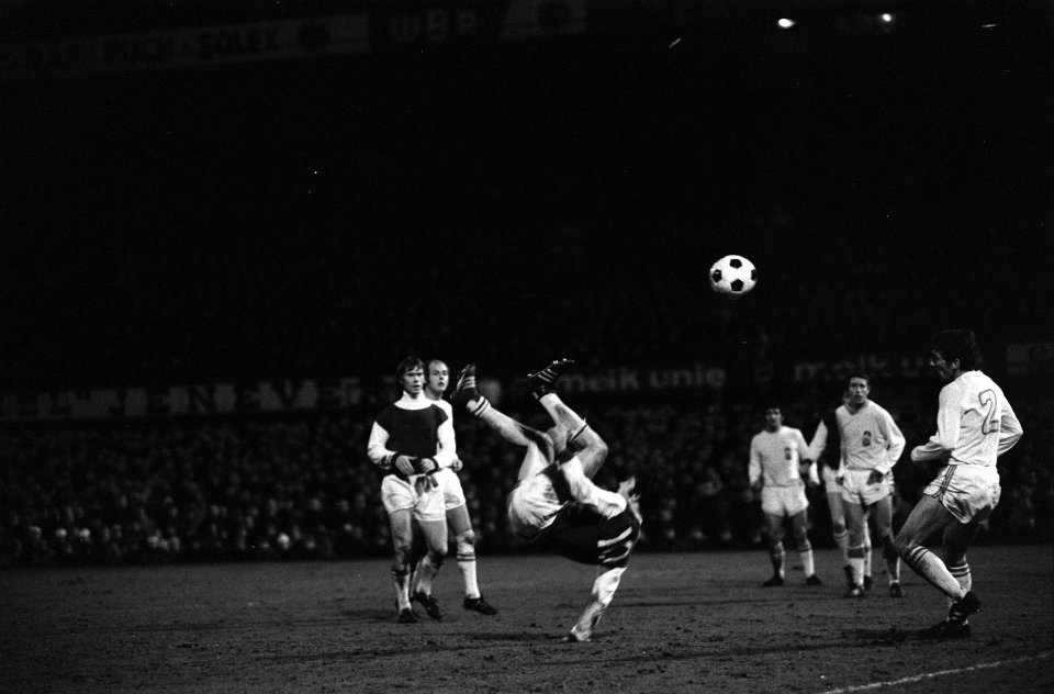 Feyenoord tegen Go Ahead 0-0. Wim van Hanegem in aktie, Bestanddeelnr 923-3900