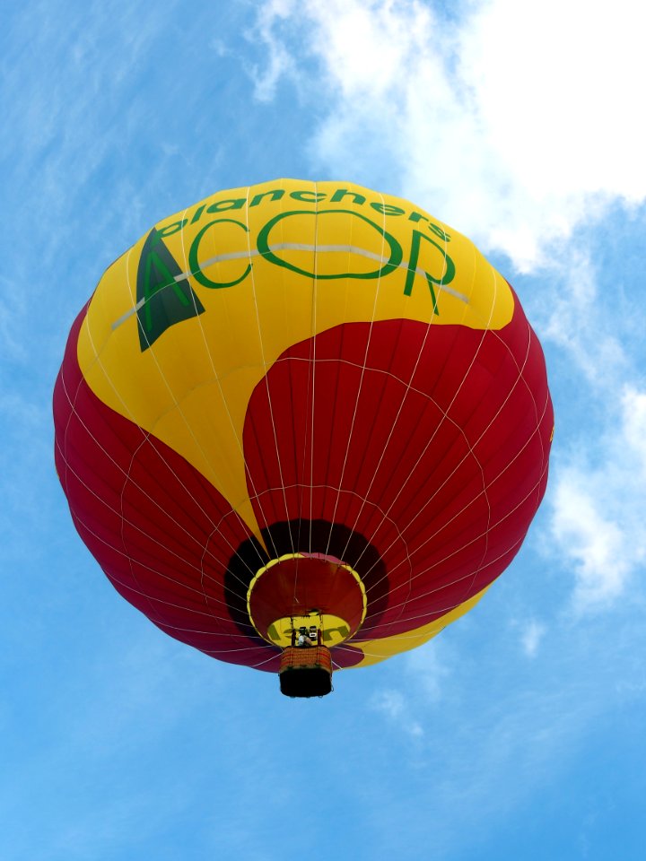 F-GPAV hot air balloon take-off at Metz, France, pic2