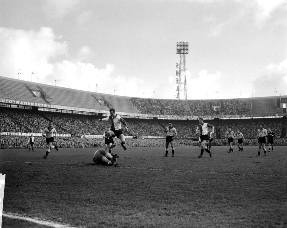 Feyenoord tegen DOS 3-0. Moulijn springt over Van Zoghel, Bestanddeelnr 913-4516