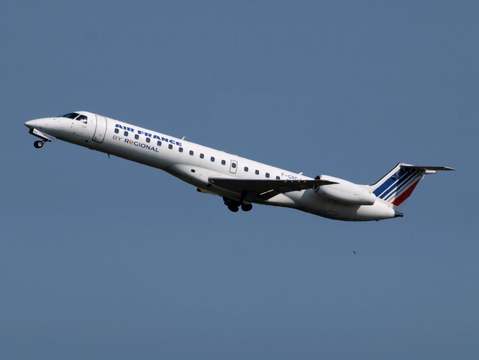 F-GRGJ Régional Embraer ERJ-145EP pic1