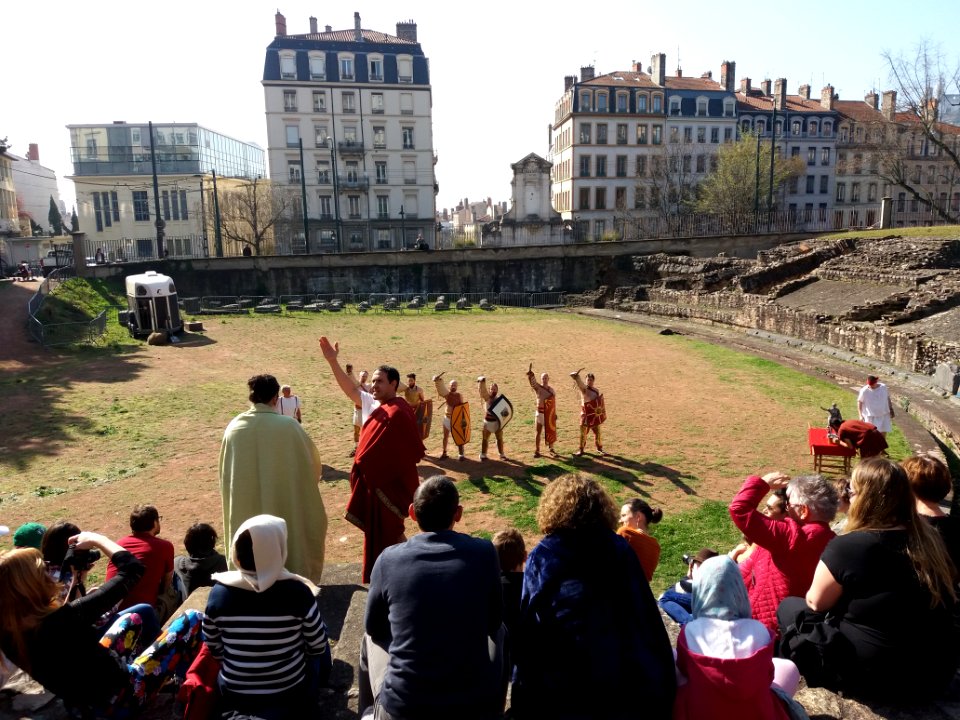 Festival européen latin grec 2019 - Grands jeux, arrivée de l'empereur et de sa femme