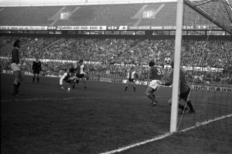 Feyenoord tegen Go Ahead 2-1, Ressel scoort koppend 2-0, Bestanddeelnr 926-1076