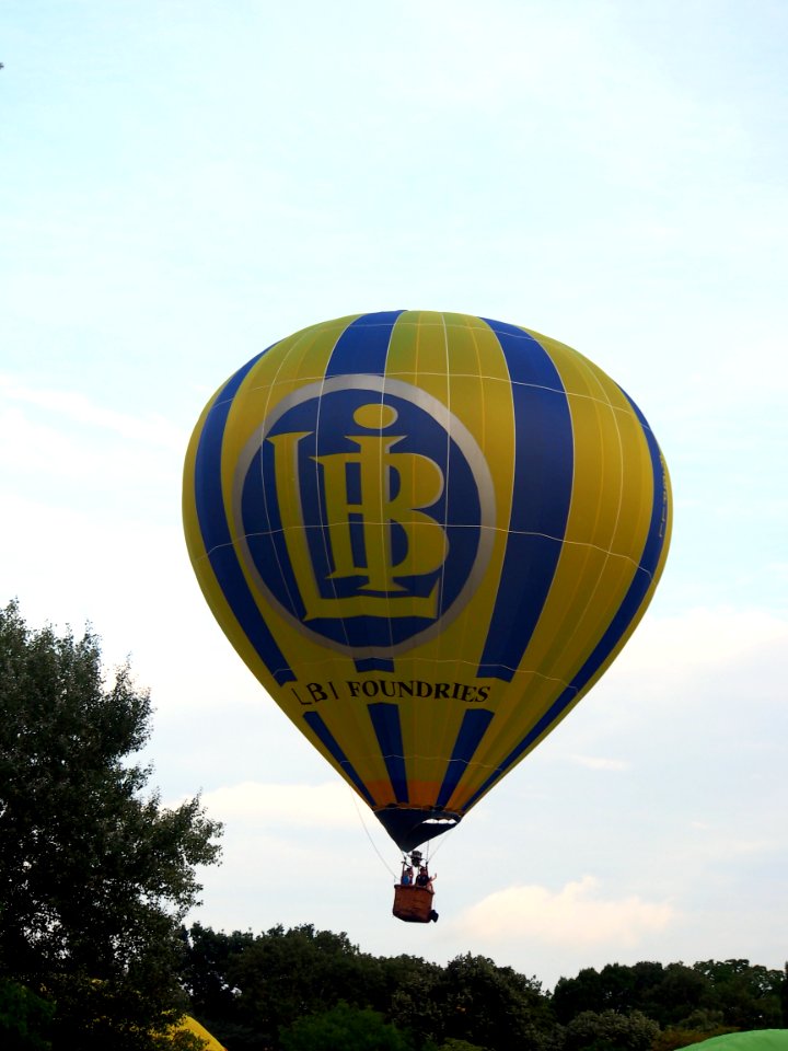 F-GPLL hot air balloon take-off at Metz, France, pic2