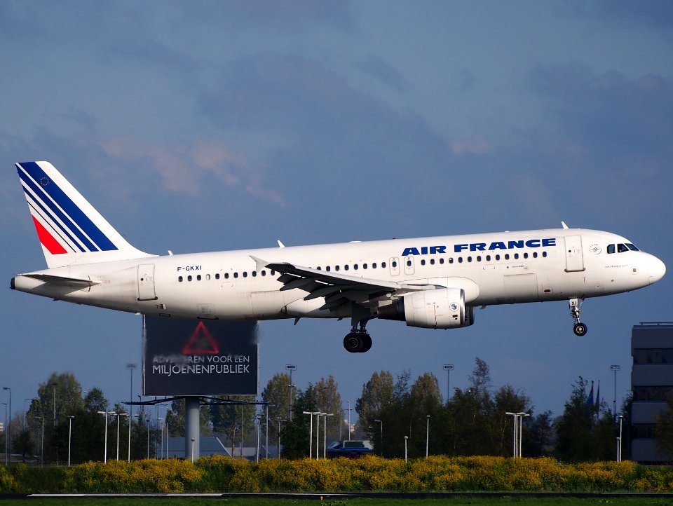 F-GKXI landing at Schiphol (AMS - EHAM), The Netherlands, pic2
