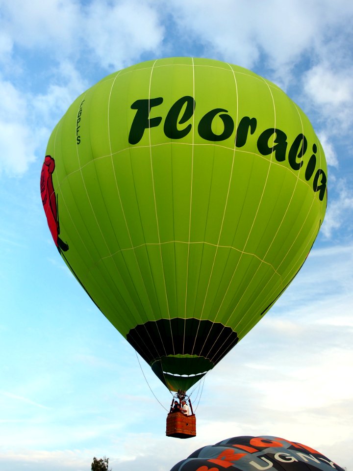 F-GPFS hot air balloon take-off at Metz, France, pic2