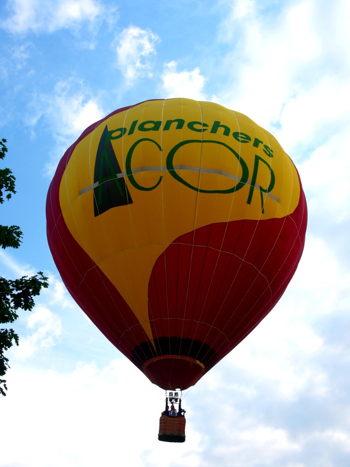 F-GPAV hot air balloon take-off at Metz, France, pic1