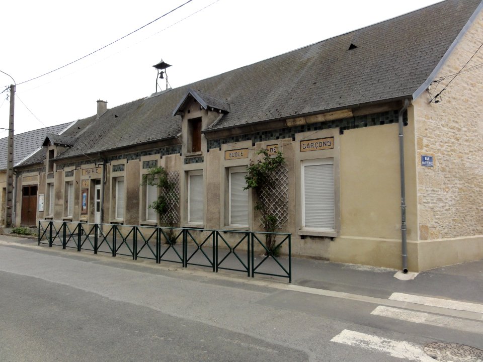 Festieux (Aisne) ancienne mairie, écoles