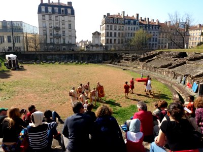 Festival européen latin grec 2019 - Grands jeux, procession avec la statue d'Auguste, fin