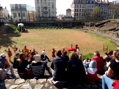 Festival européen latin grec 2019 - Grands jeux, procession avec la statue d'Auguste (2)