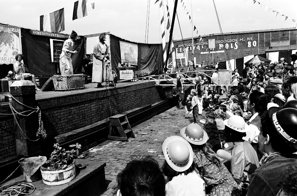 Festival Fools 1980 op het voormalige terrein van de Amsterdamsche Droogdok Mij, Bestanddeelnr 930-8637
