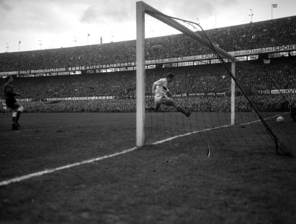 Feyenoord tegen DWS 3-1, spelmoment, Bestanddeelnr 917-4294