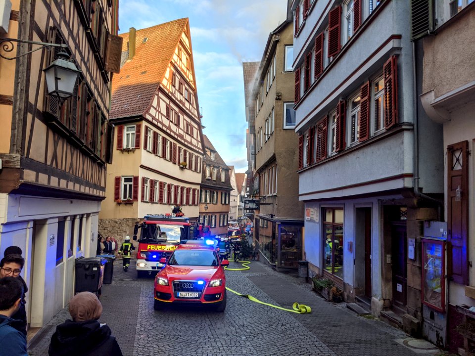 Feuerwehr-Einsatz bei Dachstuhlbrand in der Kronenstraße in Tübingen am 21.12.2019 - 037