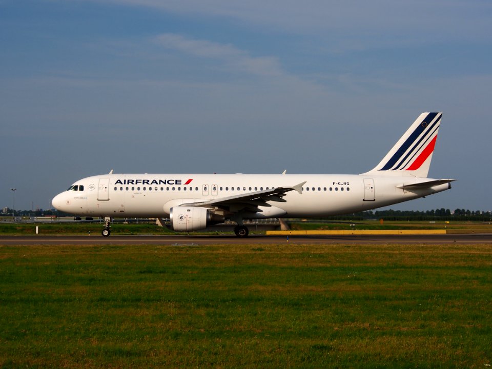 F-GJVG Air France Airbus A320-211 - cn 270 taxiing 22July2013 pic-004