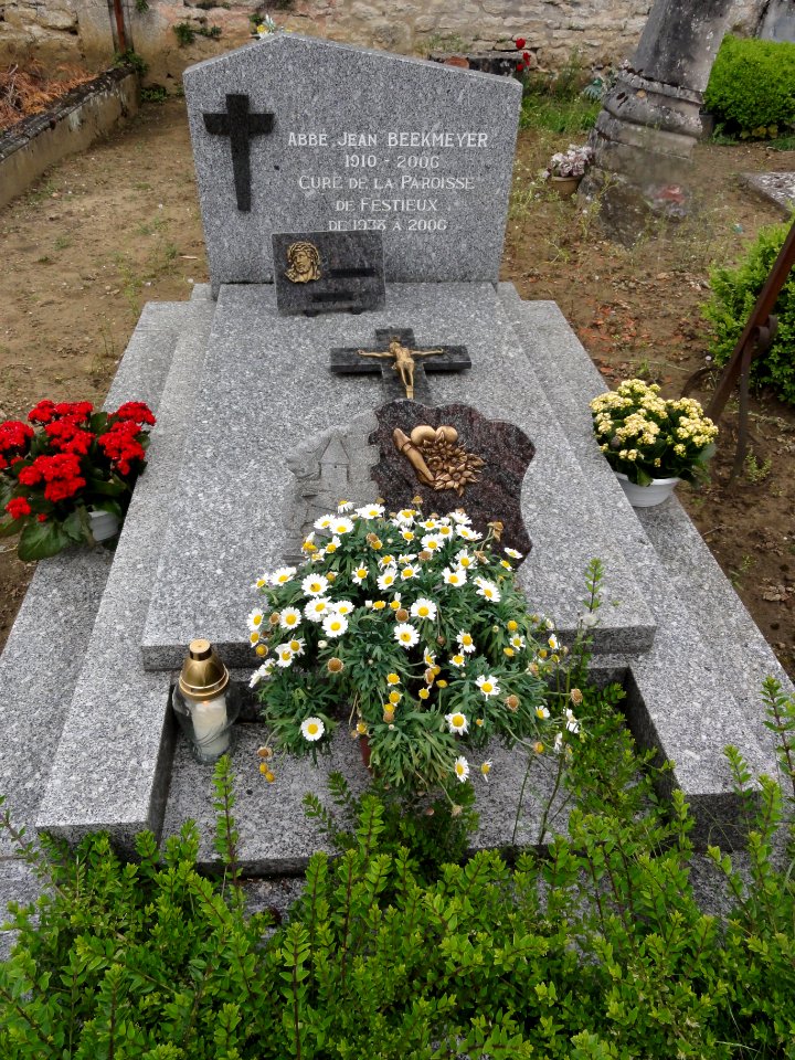 Festieux (Aisne) tombe de l'Abbé Jean Beekmeyer (1910-2006)