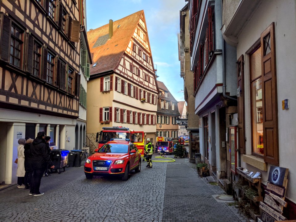 Feuerwehr-Einsatz bei Dachstuhlbrand in der Kronenstraße in Tübingen am 21.12.2019 - 027
