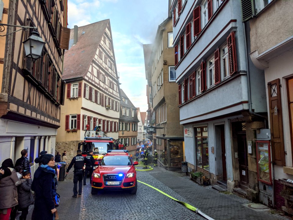 Feuerwehr-Einsatz bei Dachstuhlbrand in der Kronenstraße in Tübingen am 21.12.2019 - 051