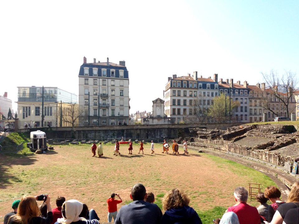 Festival européen latin grec 2019 - Grands jeux, procession avec la statue d'Auguste