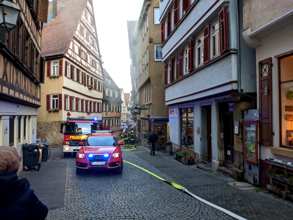 Feuerwehr-Einsatz bei Dachstuhlbrand in der Kronenstraße in Tübingen am 21.12.2019 - 045