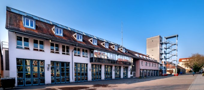 Feuerwache der Feuerwehr Tübingen Abteilung Stadtmitte gesehen vom Kelternplatz aus 2019