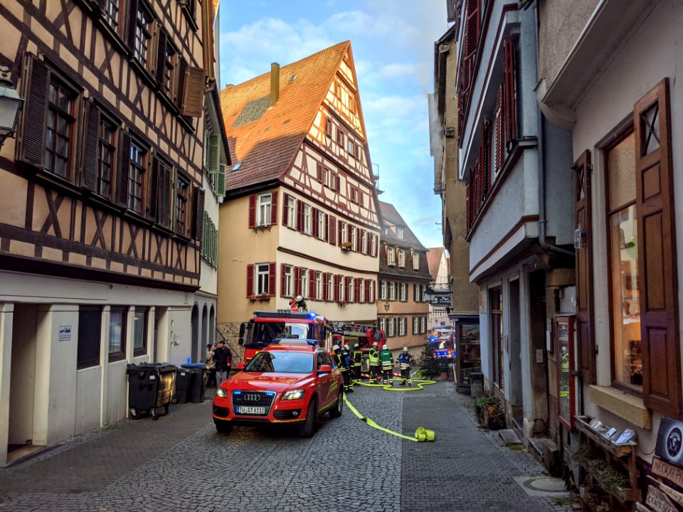 Feuerwehr-Einsatz bei Dachstuhlbrand in der Kronenstraße in Tübingen am 21.12.2019 - 039