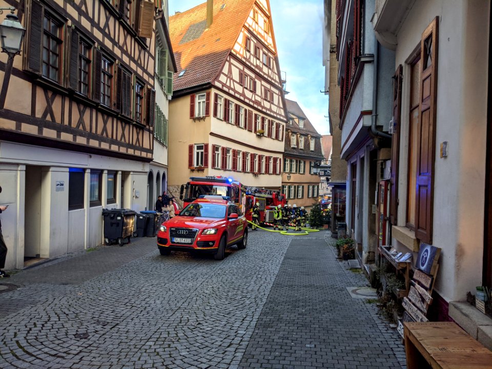 Feuerwehr-Einsatz bei Dachstuhlbrand in der Kronenstraße in Tübingen am 21.12.2019 - 032