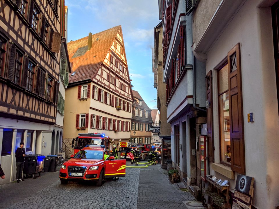 Feuerwehr-Einsatz bei Dachstuhlbrand in der Kronenstraße in Tübingen am 21.12.2019 - 030