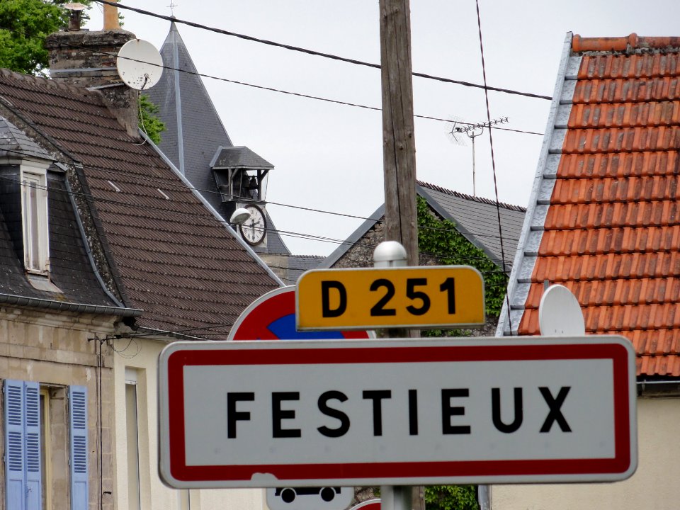 Festieux (Aisne) city limit sign
