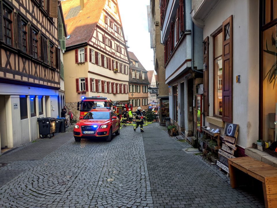 Feuerwehr-Einsatz bei Dachstuhlbrand in der Kronenstraße in Tübingen am 21.12.2019 - 036