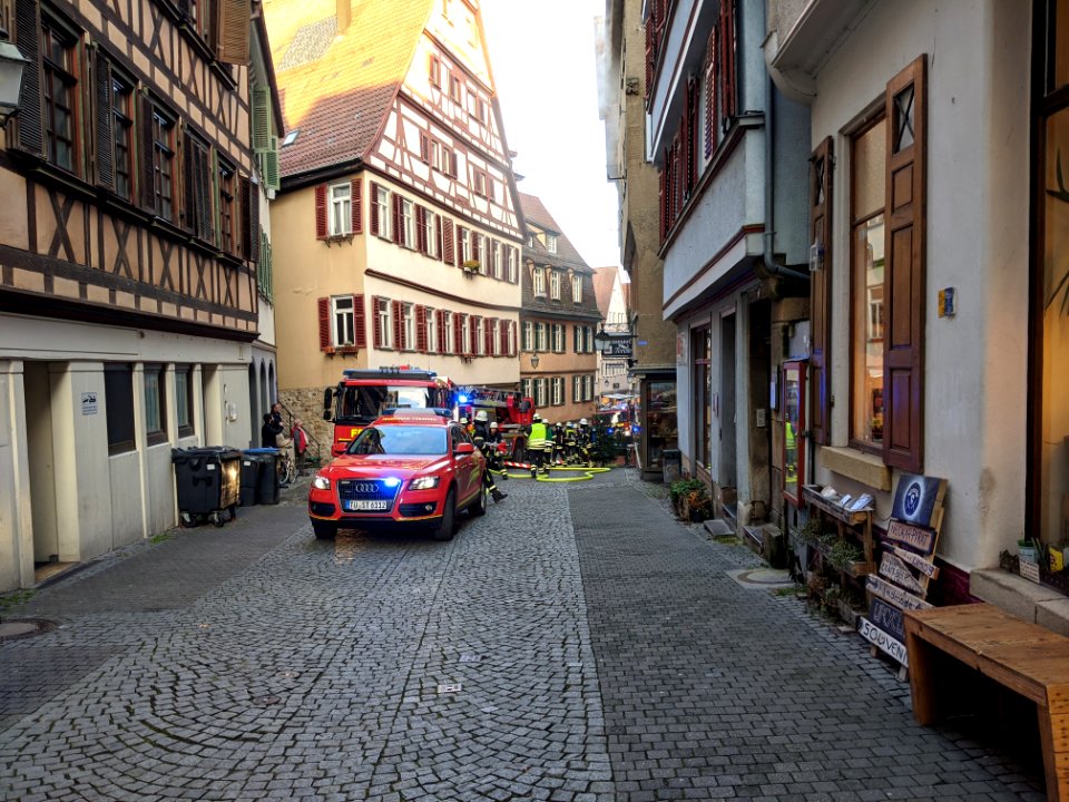 Feuerwehr-Einsatz bei Dachstuhlbrand in der Kronenstraße in Tübingen am 21.12.2019 - 034
