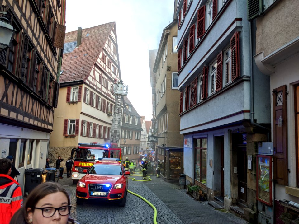 Feuerwehr-Einsatz bei Dachstuhlbrand in der Kronenstraße in Tübingen am 21.12.2019 - 069