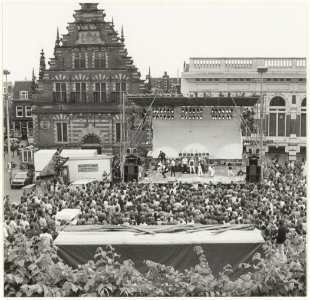Festival op de Grote Markt. NL-HlmNHA 1478 2649