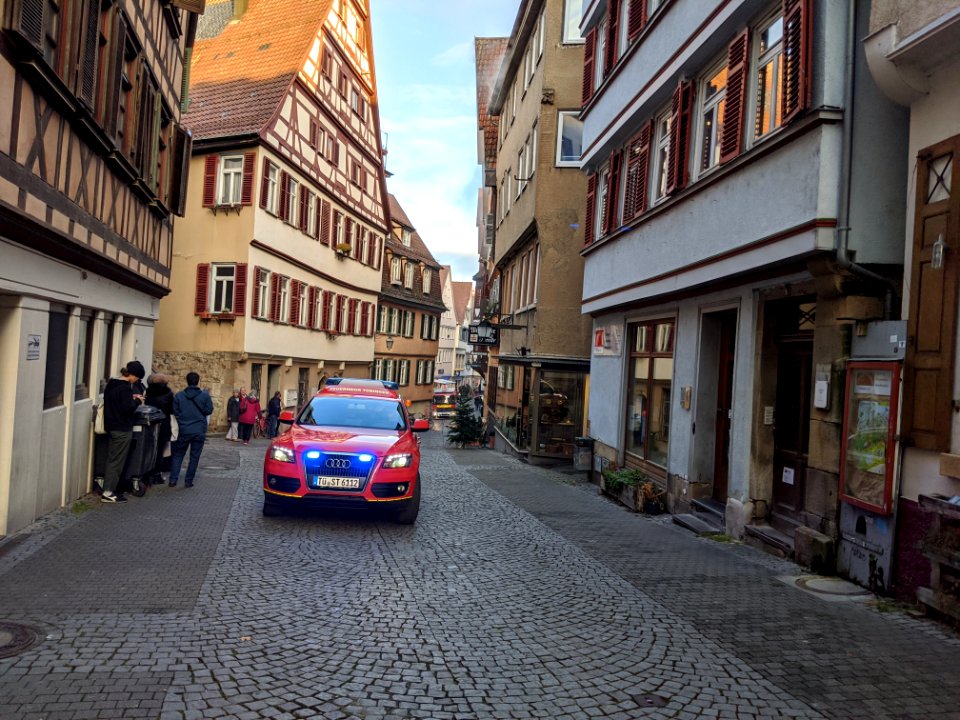 Feuerwehr-Einsatz bei Dachstuhlbrand in der Kronenstraße in Tübingen am 21.12.2019 - 011
