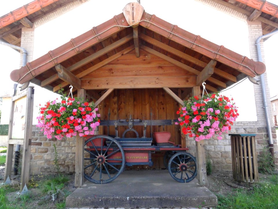 Fenneviller (M-et-M) chariot sous couvert