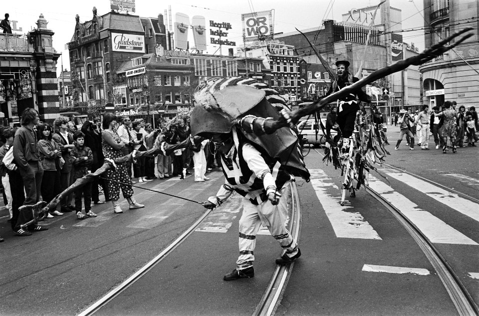 Festival of Fools in Amsterdam tijdens optocht, Bestanddeelnr 930-8561