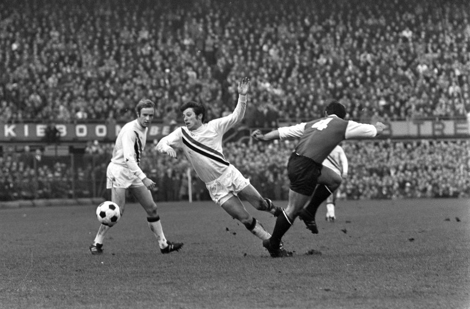 Feijenoord tegen FC Twente 3-0, 5 E. Drost (midden) en links H. Heskamp, 6 H. He, Bestanddeelnr 921-9651