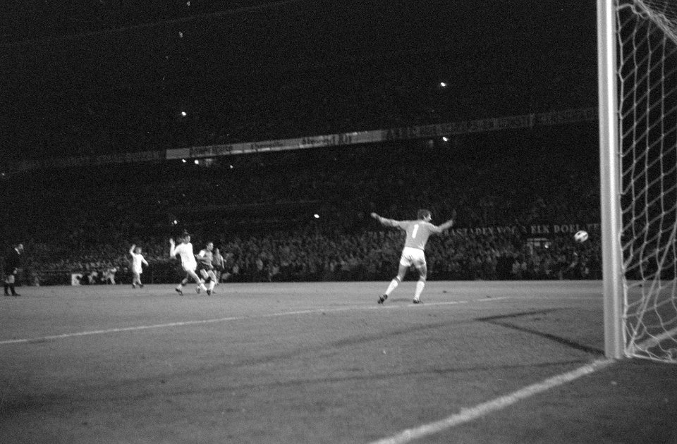 Feijenoord tegen Estudiantes 1-0 Feijenoord wint World beker Van Daele scoort, Bestanddeelnr 923-8310