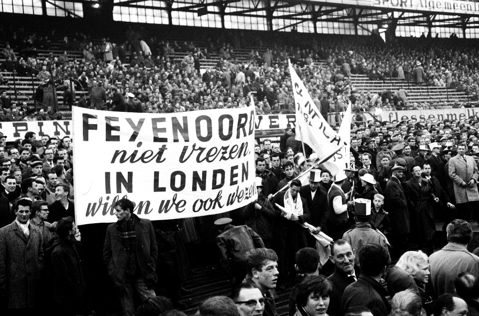 Feijenoord tegen Benfica 0-0 Spandoeken en toeters speelden een belangrijke rol, Bestanddeelnr 915-0316